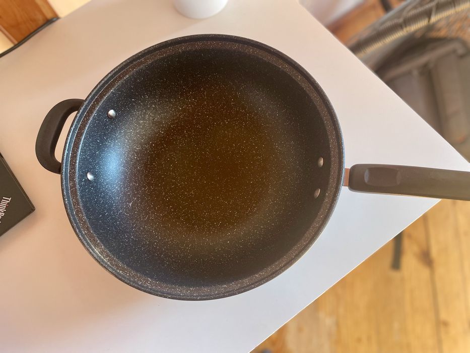 Тиган с незалепващо покритие със стъклен капак (28см)