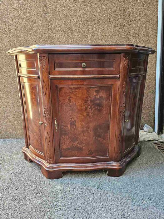 Конзолен шкаф с интарзия