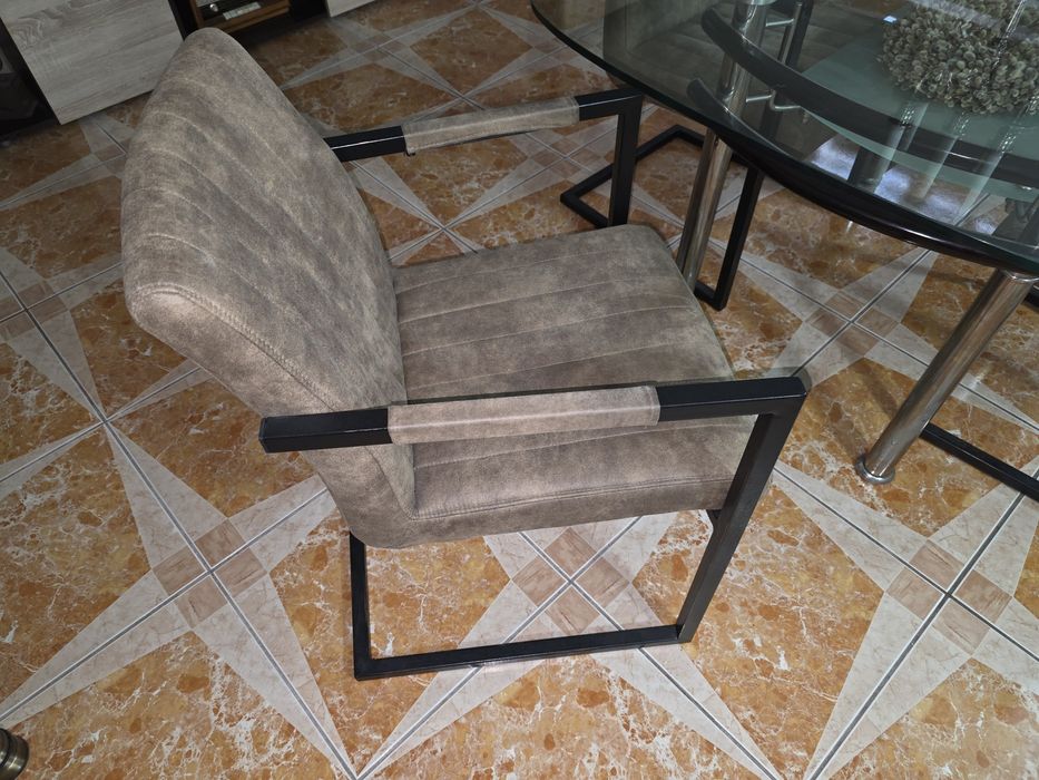 set masa sticla bucatarie si 4 scaune