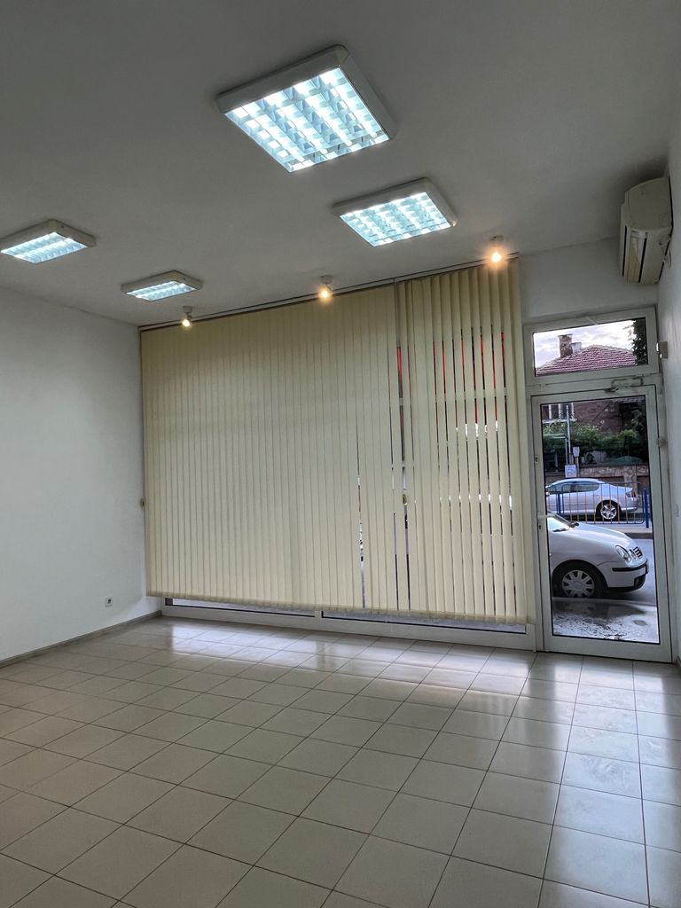 Дава се под наем Магазин в Пазарджик, Руски - 37 кв.м за 255 € - Снимка #2
