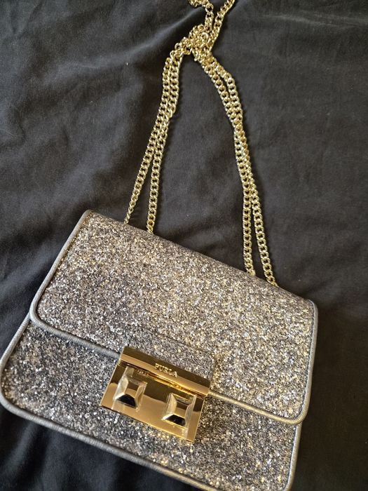 Дамска чанта, без забележки.