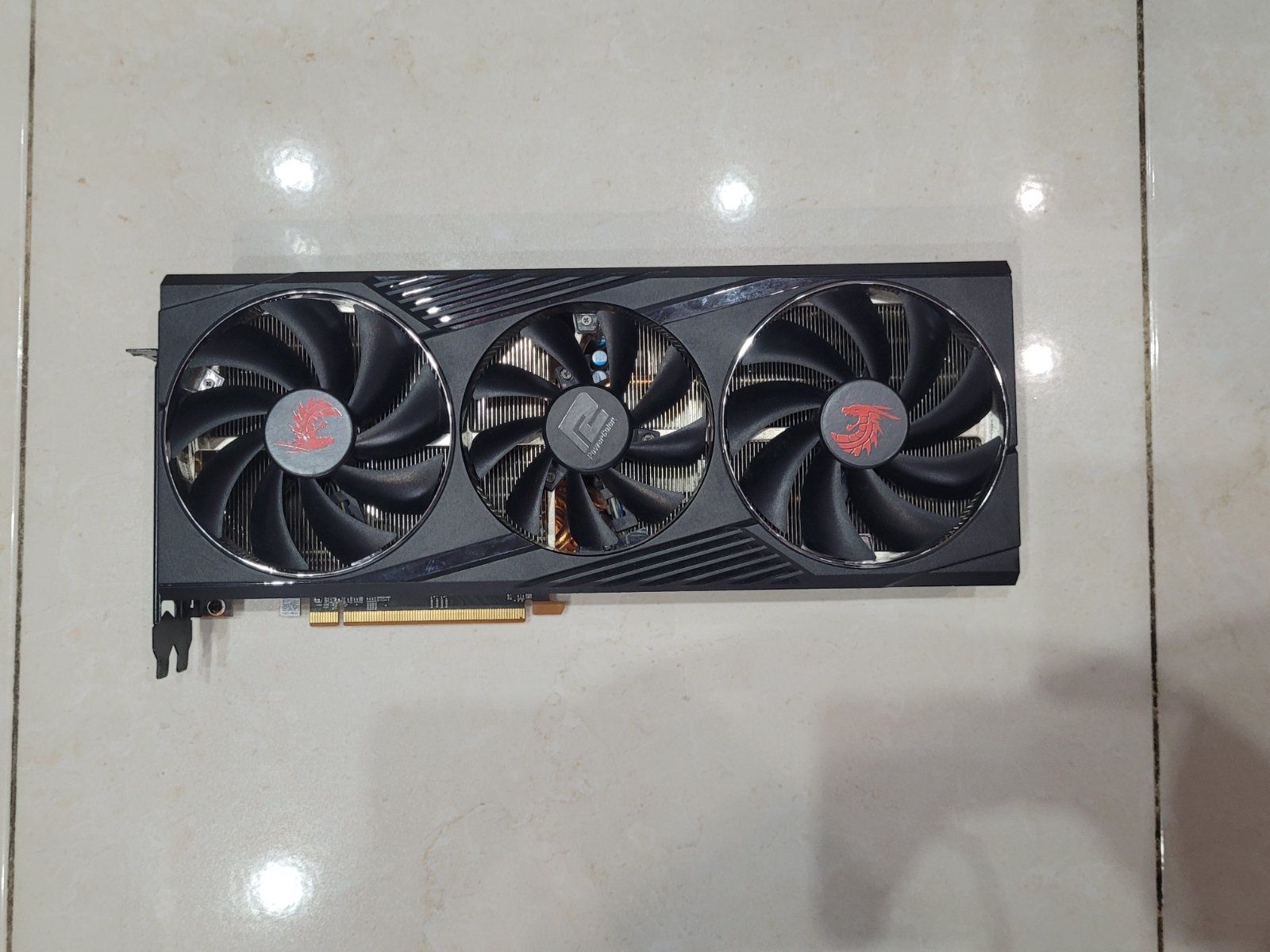 Red Dragon Amd Radeon RX6800 16Gb
DDR 6 4K PSIe4 
Ведеокартата е не