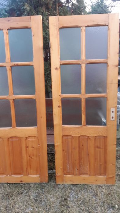 Uși de interior de brad lăcuit, fără toc