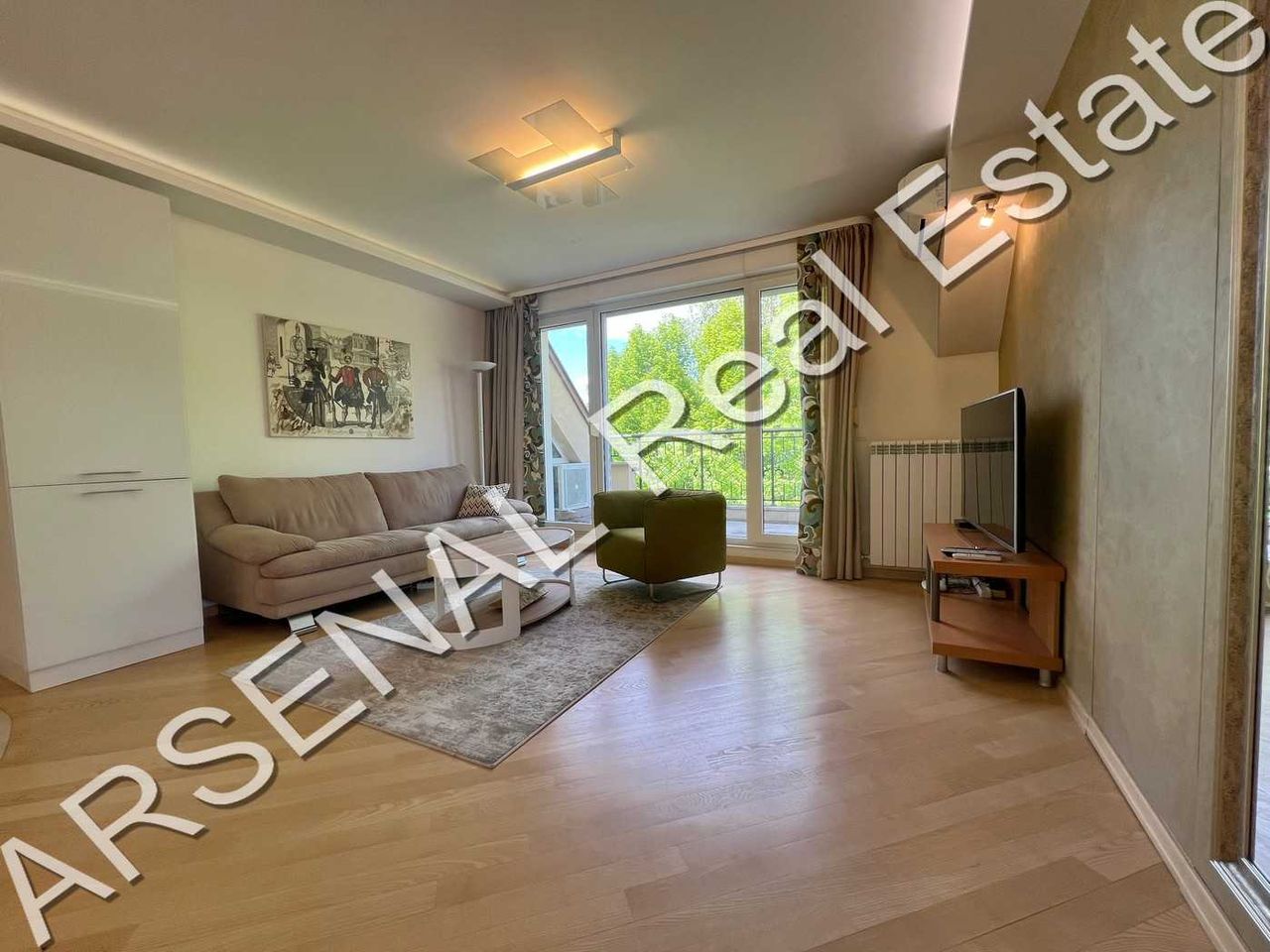 Дава се под наем Тристаен апартамент в София, Витоша - 130 кв.м за 750 € - Снимка #2
