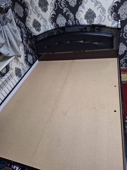 Двуспальная кровать