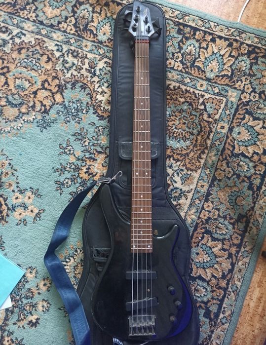 бас-гитара Stagg BC300 Fusion.