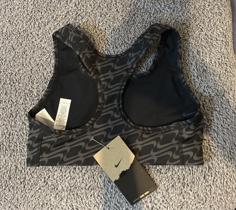 Оригинално ново спортно бюстие найк nike xs