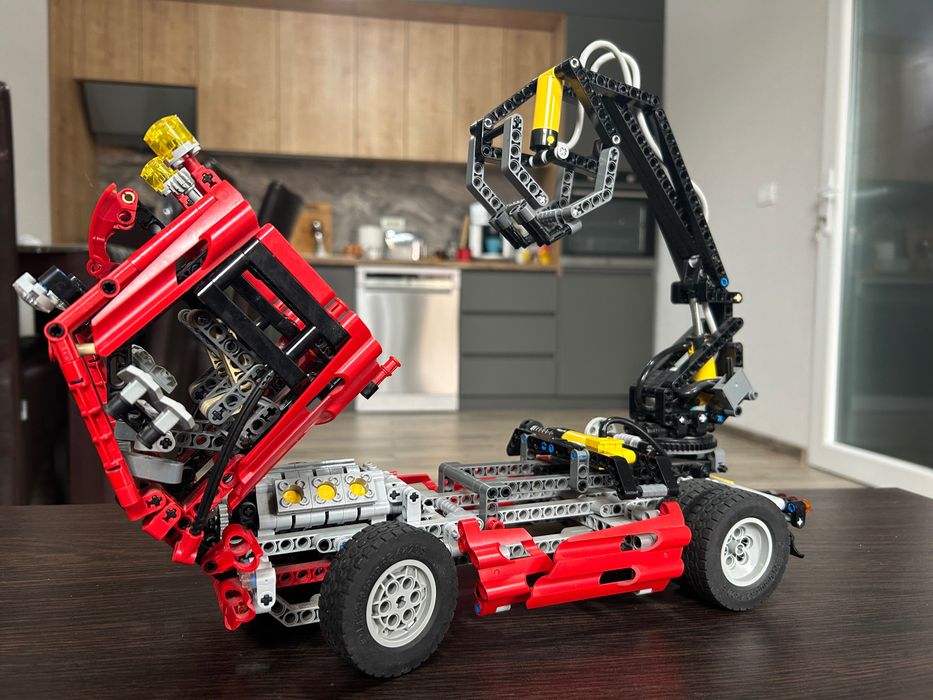 Lego Technic- 8436 Truck