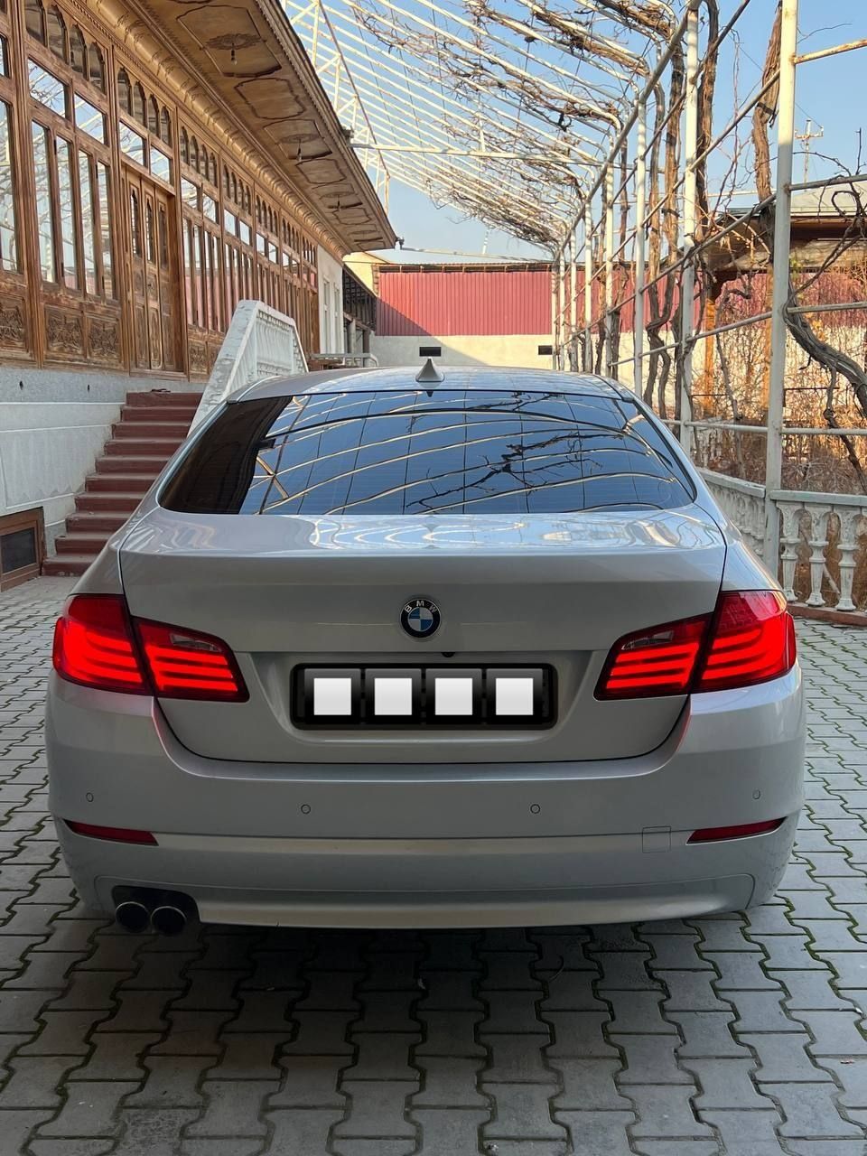 BMW sotiladi 2011 toza