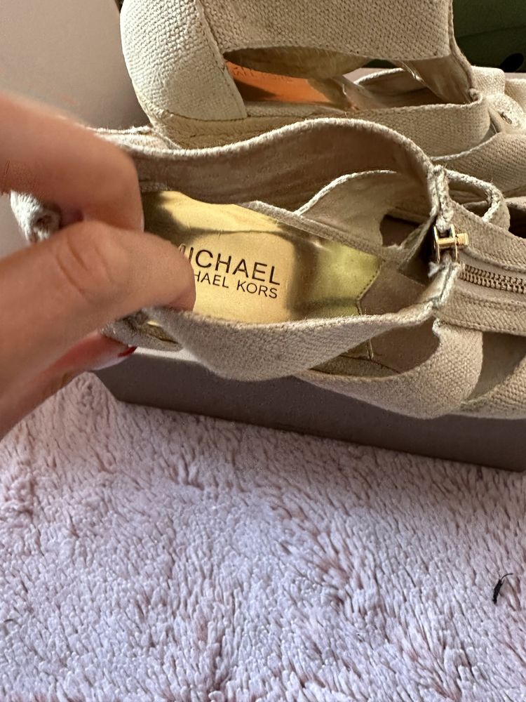 Оригинални сандали на платформа Michael Kors