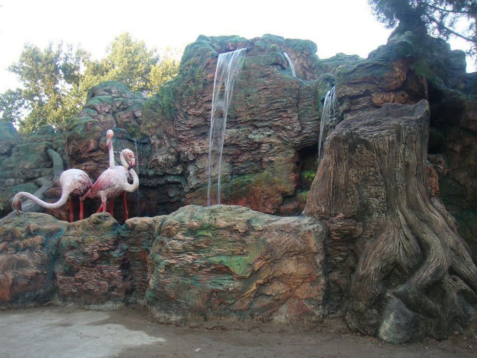 Dekorativ sharshara, haykal va relyeflar