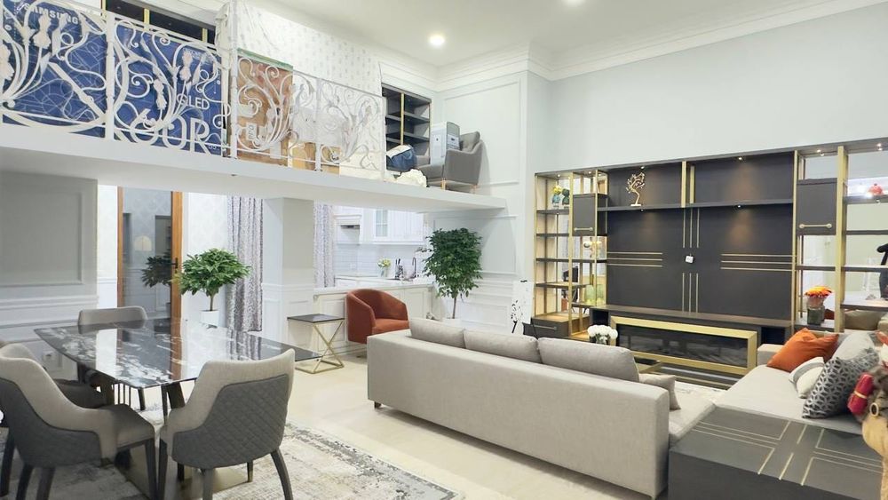 Dream House Продается 5 комнатная квартира ремонт 8-роддом Глинка