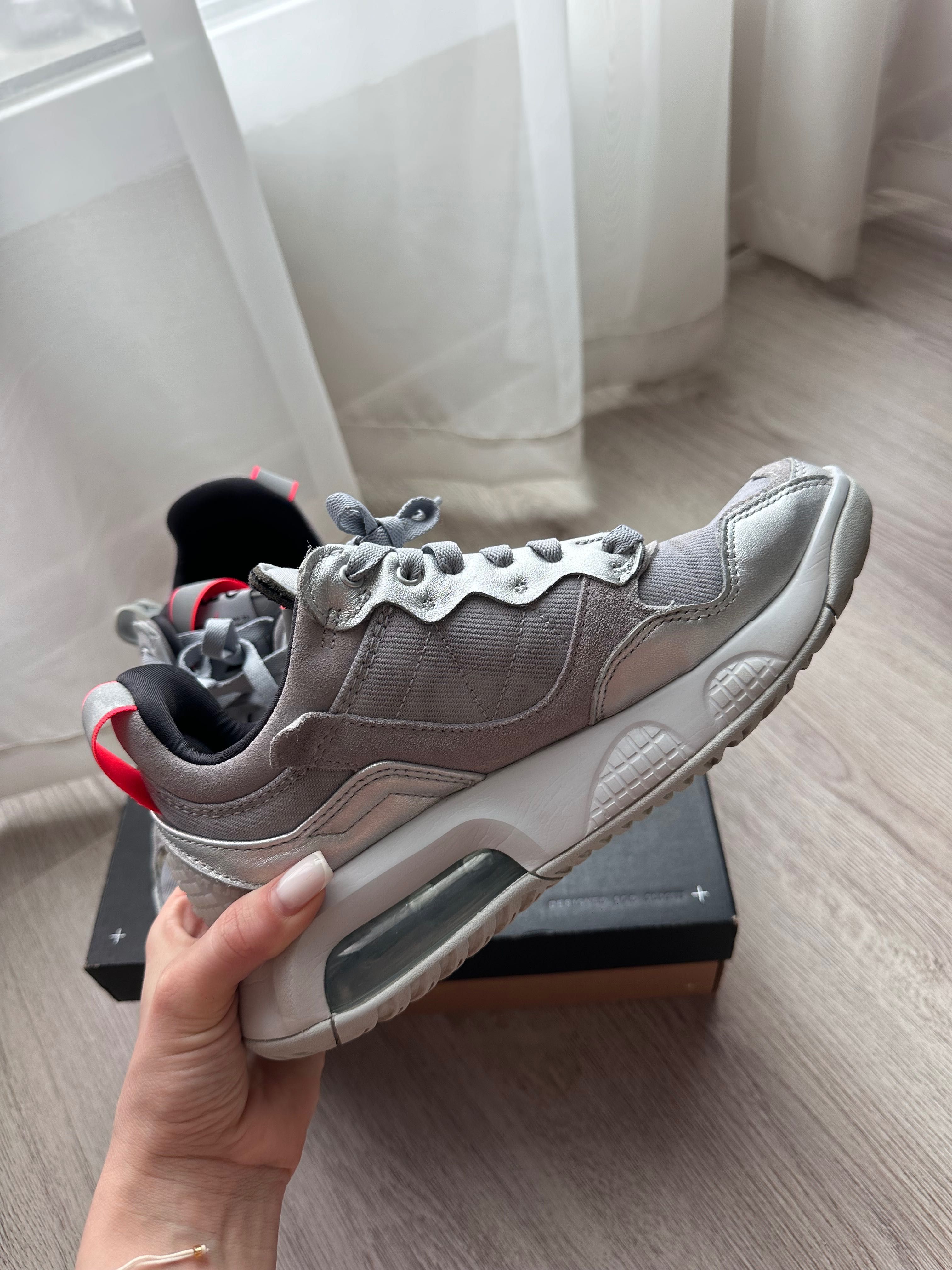 Дамски Маратонки NIKE AIR JORDAN MA2