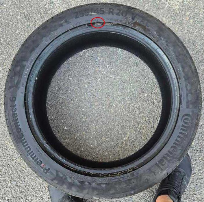 Лятна гума 1 - 255/45/20 - Continental Permium Contact 6 с дефект
