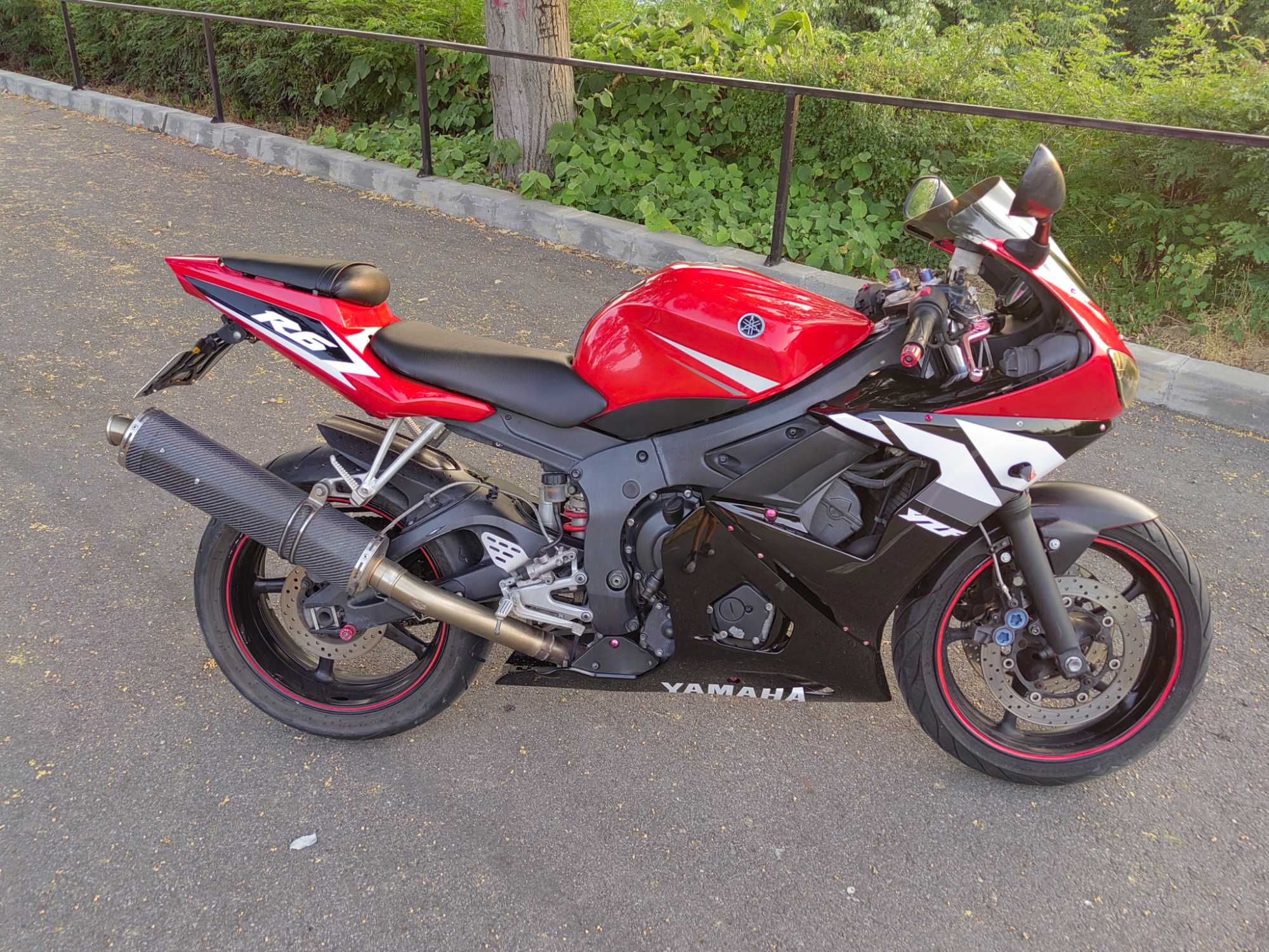 Vând Yamaha yzf r6