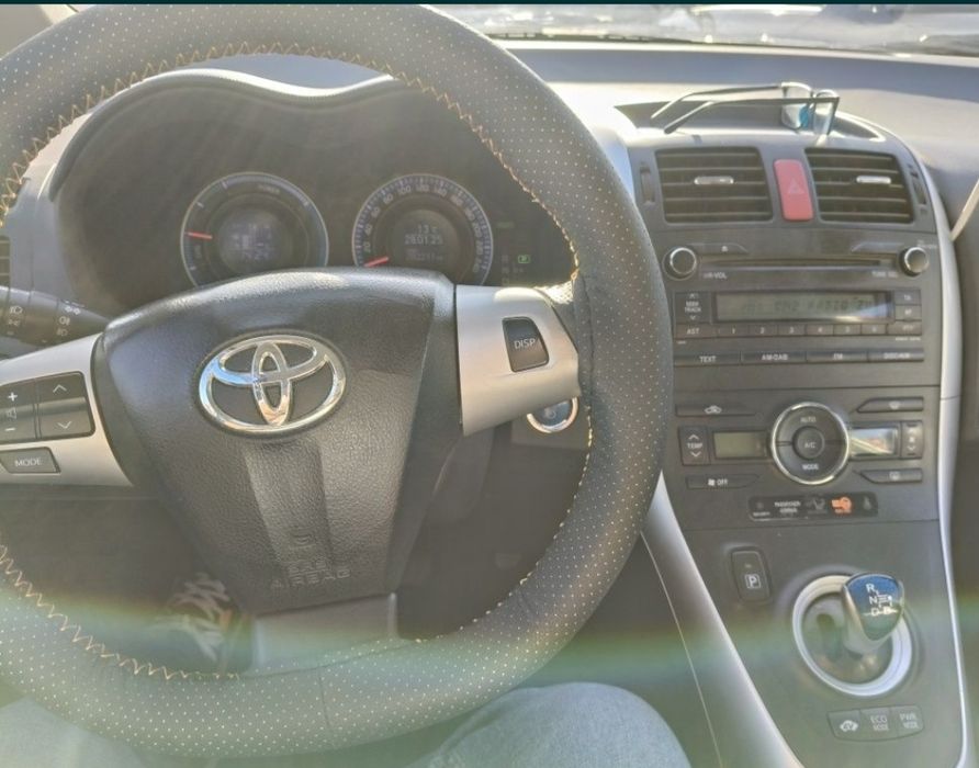 Toyota auris hybrid