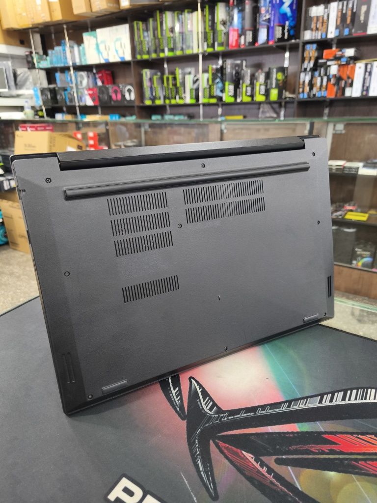 Lenovo Thinkpad E595 (R5-3500U/12/256/1000)