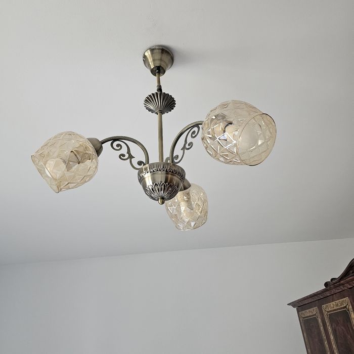 Lustra retro cu 3 abajururi