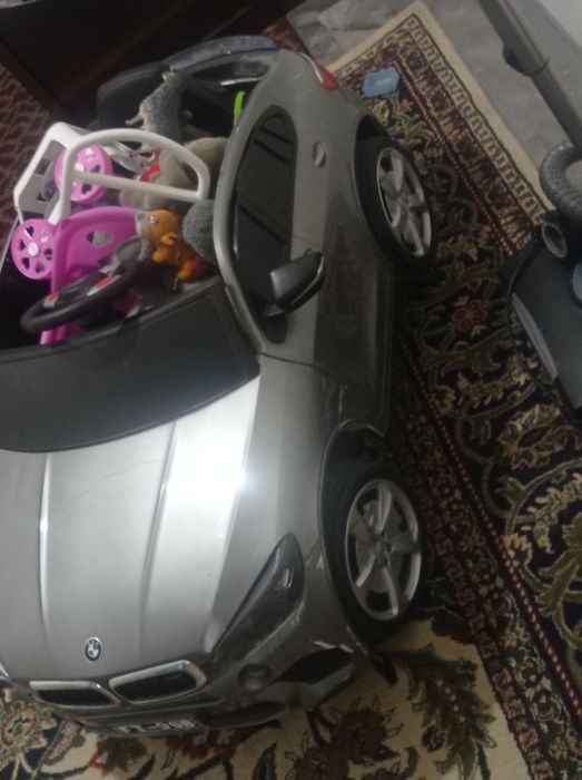 BMW oʻyinchoq pultli mashinasi barter bor velikga