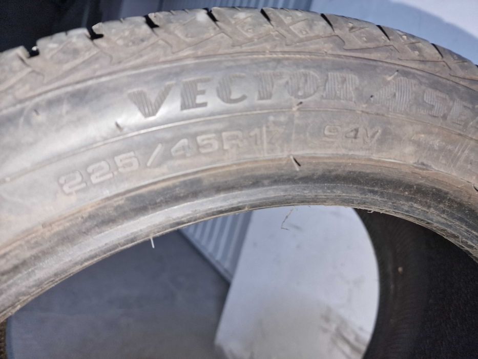 Всесезонни гуми "GOODYEAR" 225/45/17