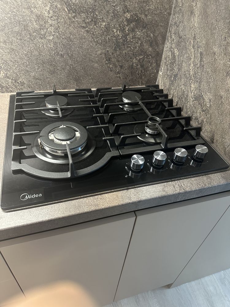 Продается варочная поверхность Midea