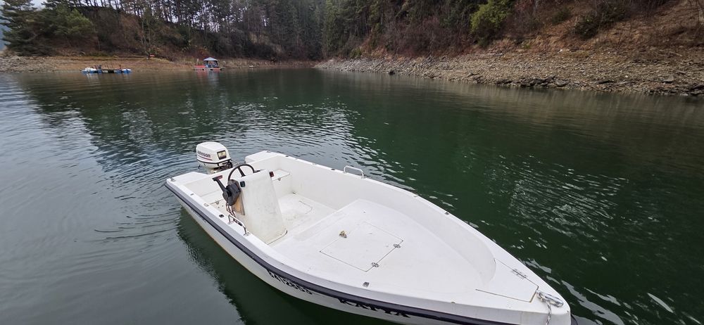 Vând barca cu motor johnson 40cp