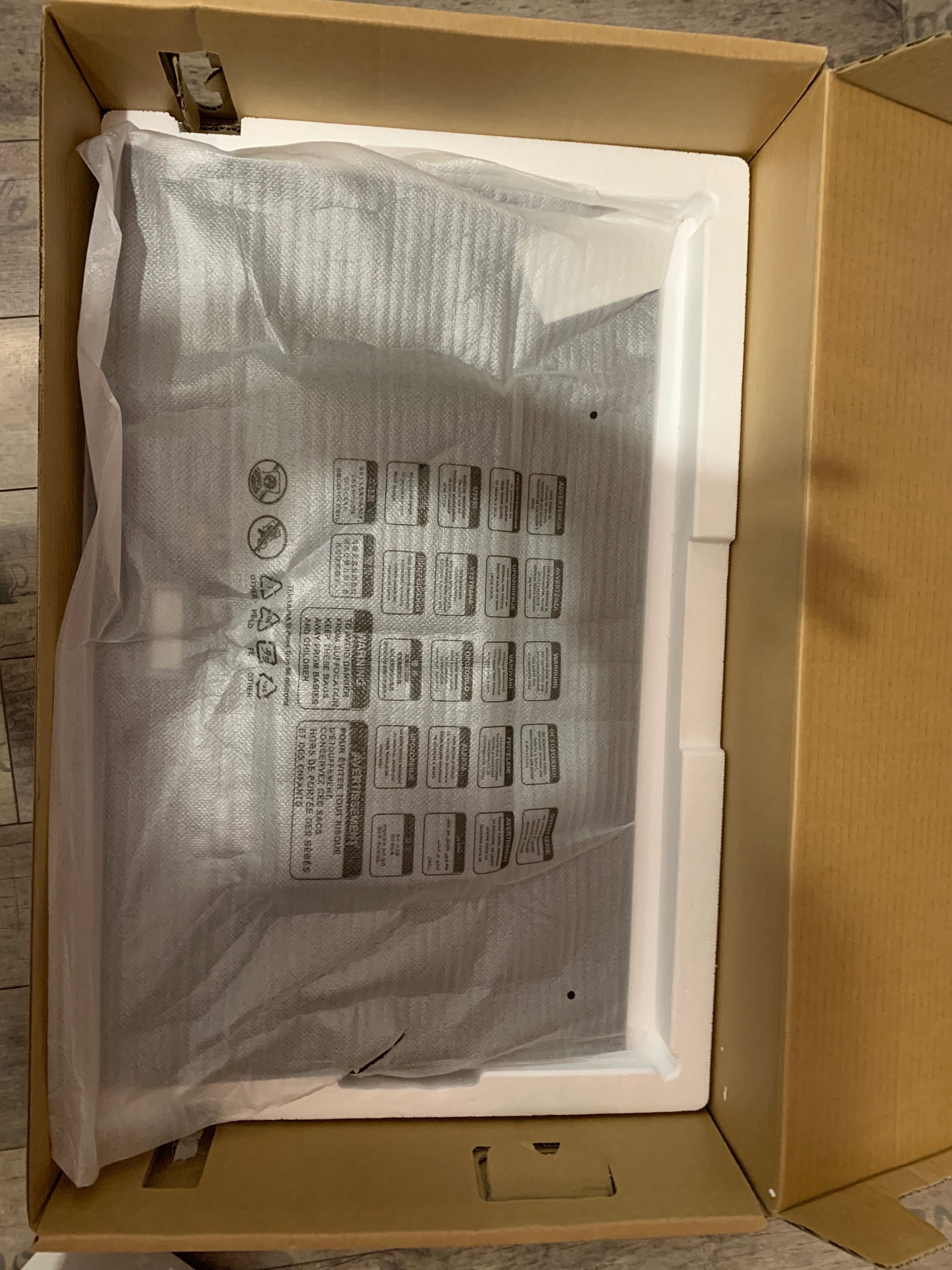Продавам нов Монитор Lenovo 27”