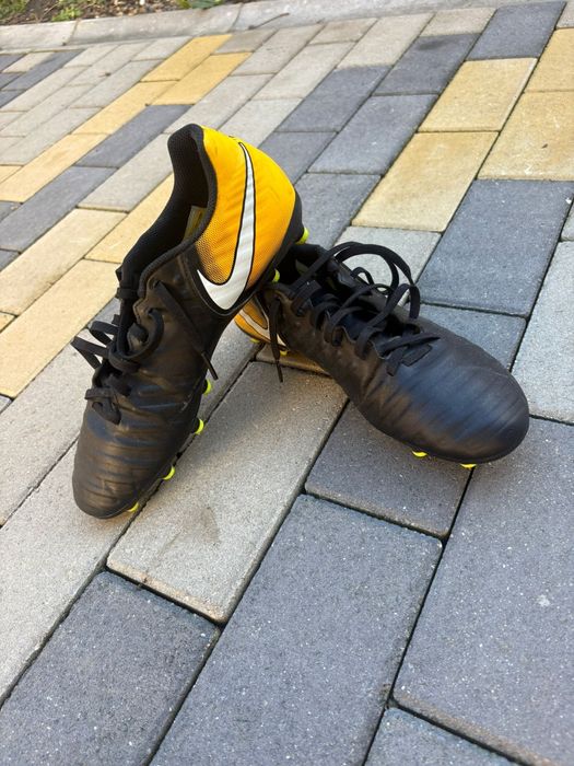 Vând Ghiete de Fotbal Nike Tempo