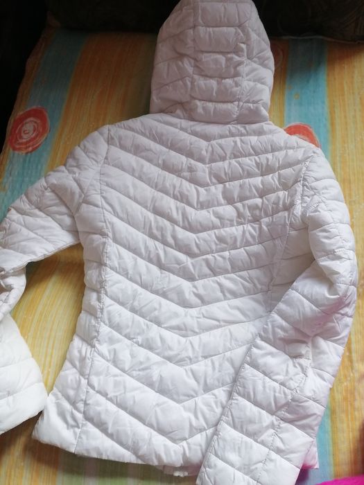 Guess geaca albă XS