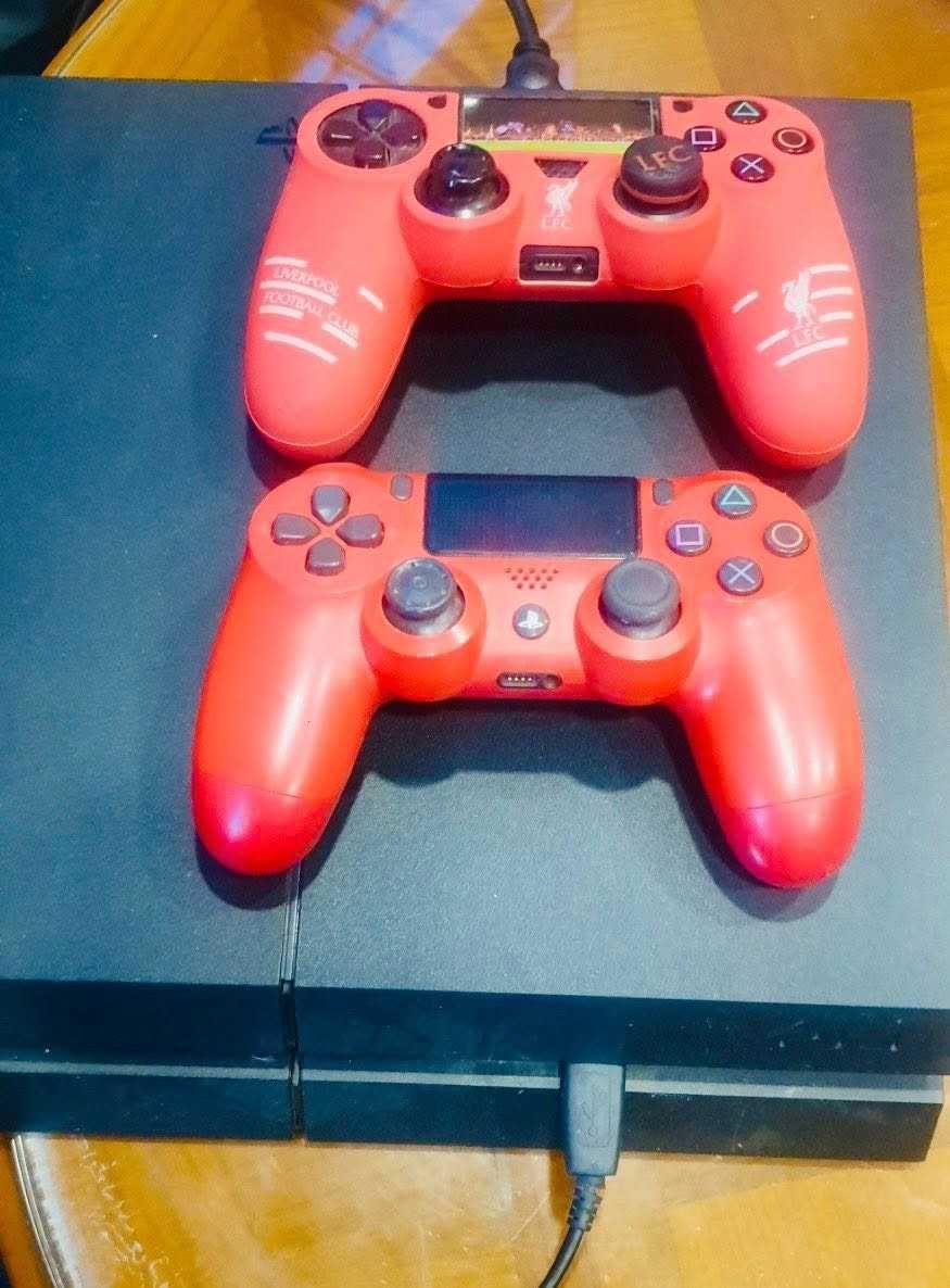 PS4, 500GB с 2 джойстика + 2 игри подарък