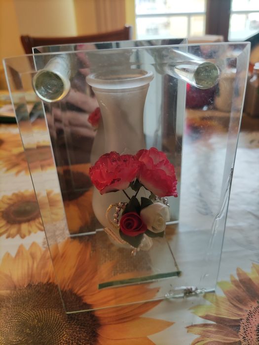 Стъклена вазичка