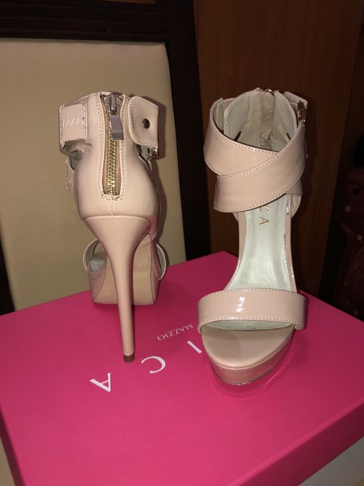 Pantofi cu toc nude