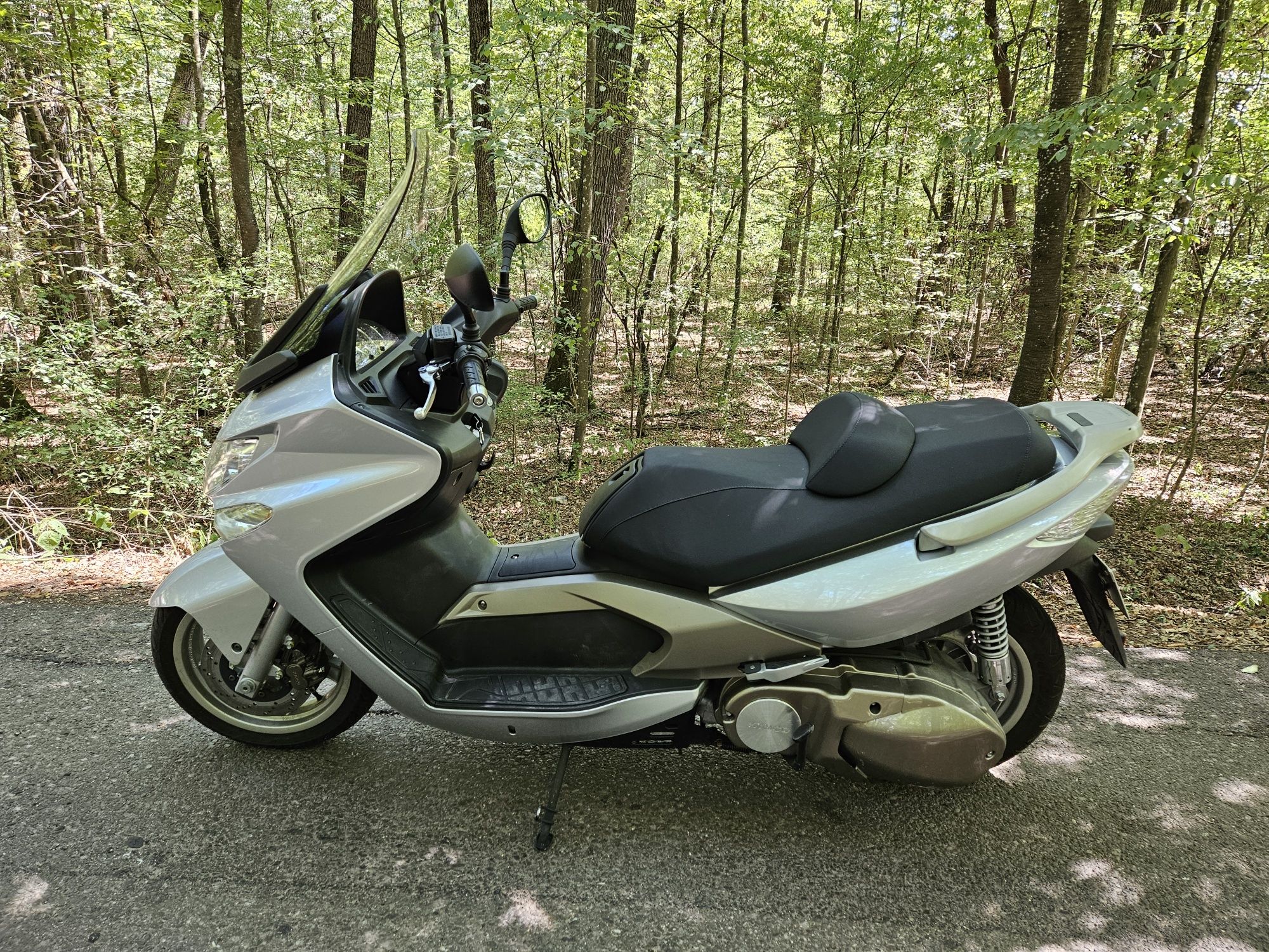 Scuter Kymco 500