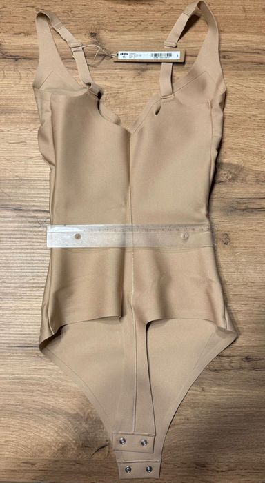 Оформящо боди Skims Body Core Sculpt Plunge Thong Bodysuit | Clay × 1