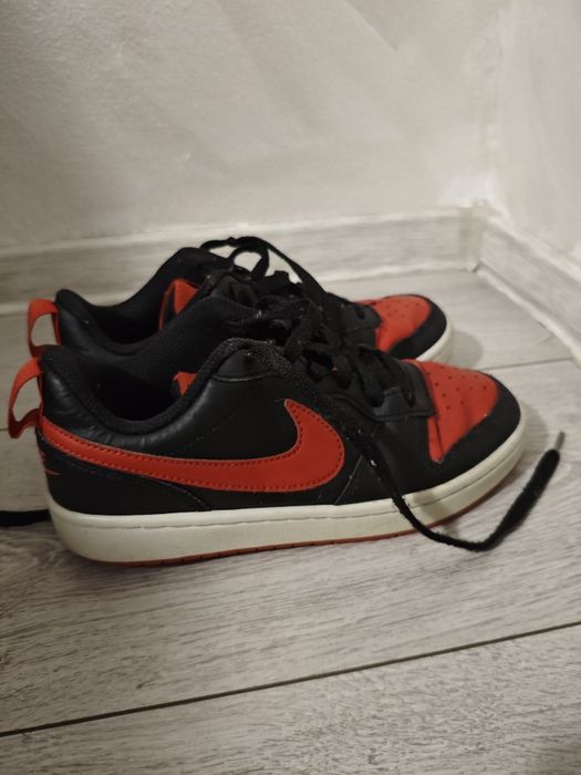 Papuci Nike court.Marimes 35.5.Conditi foarte bune