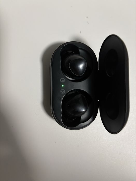 Продам наушники Samsung Buds