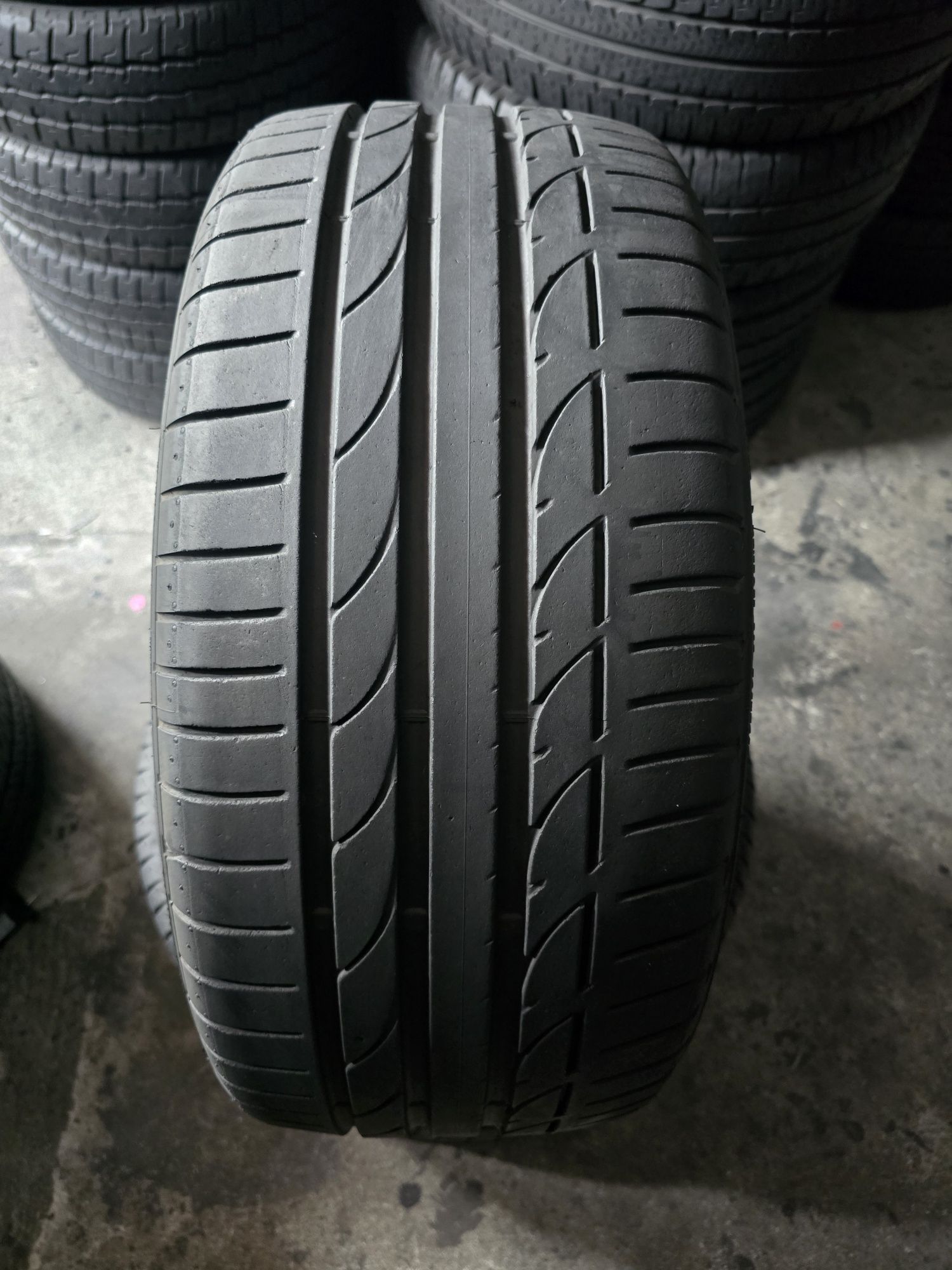 Bridgestone 235/40 R19 96Y vară