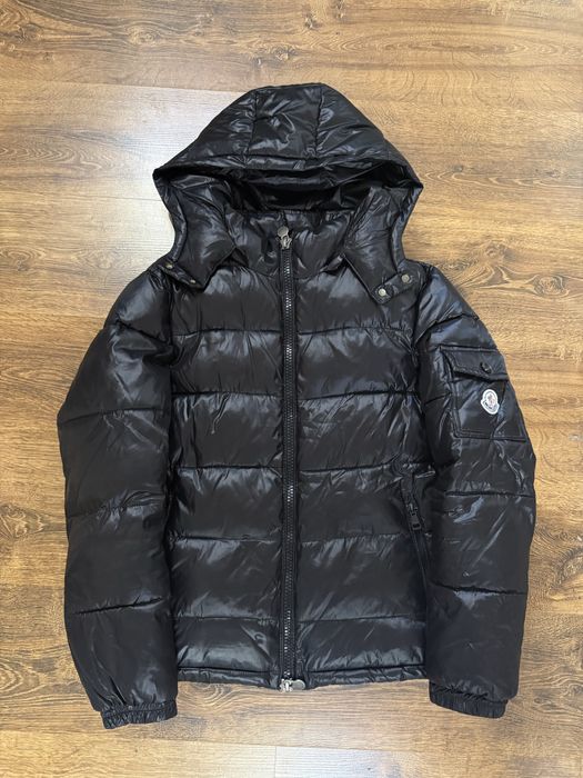 Яке Moncler Maya със NFC скенер