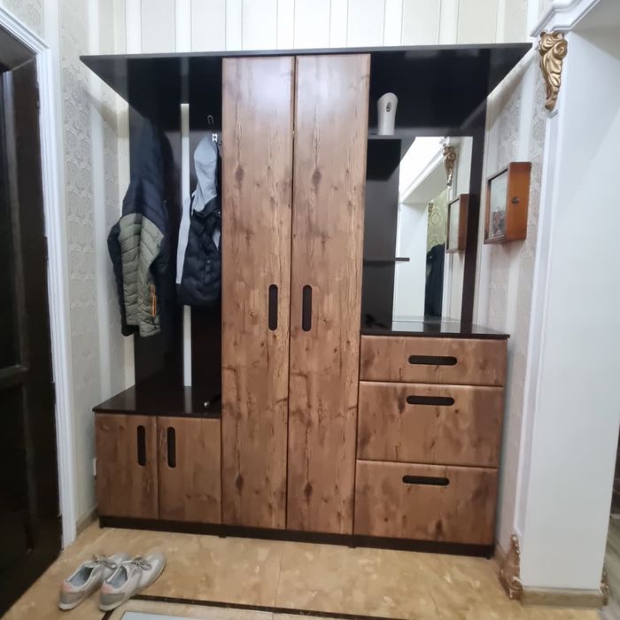 Продается шкаф для прихожей
