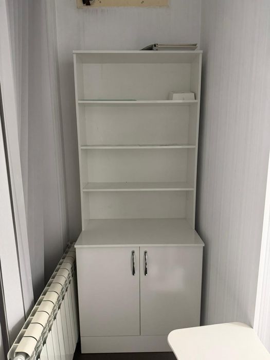 Продаются шкафы и стол