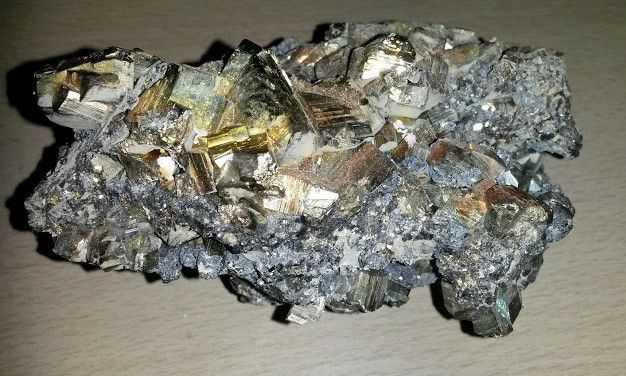 метална смесена руда