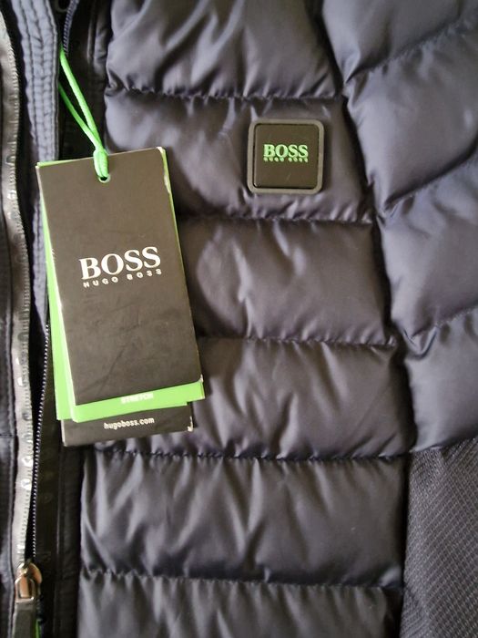 Прекрасен мъжки елек HUGO BOSS ,размер XL