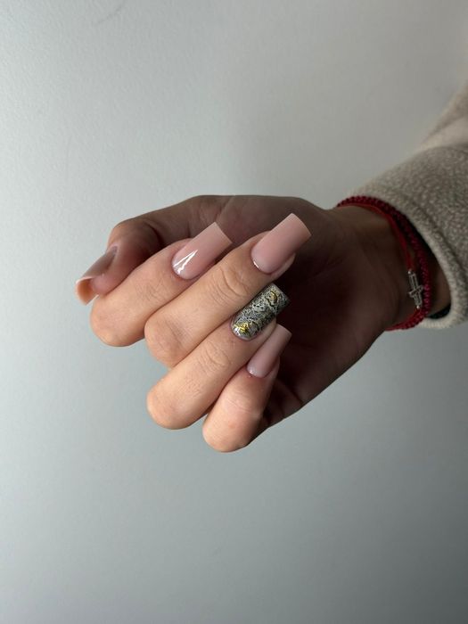 Construcție unghii sau întreținere 150 lei