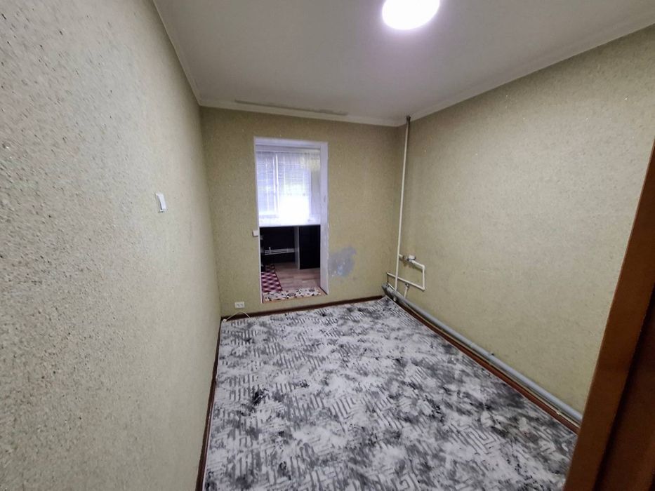 Tenisniykort yonida Luboyga beriladi