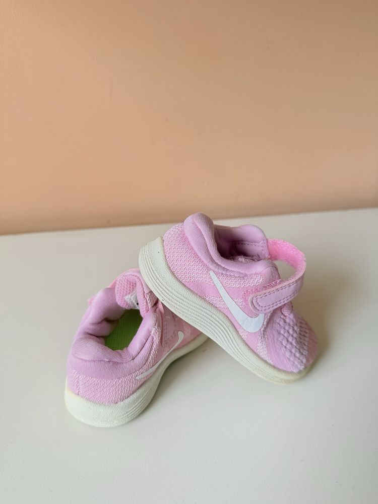 Оригинални маратонки Nike Revolution, размер 19,5