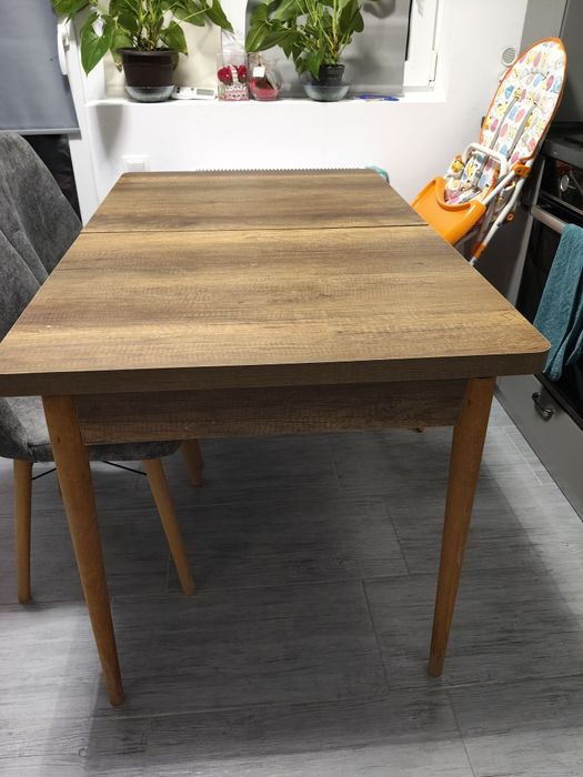 Masa extensibila 6-8 pers + 2 scaune