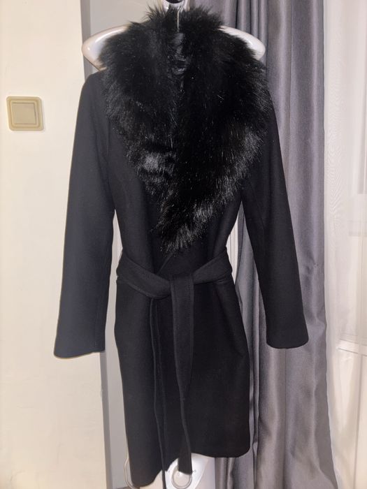 Zara вълнено палто с пухена яка и колан