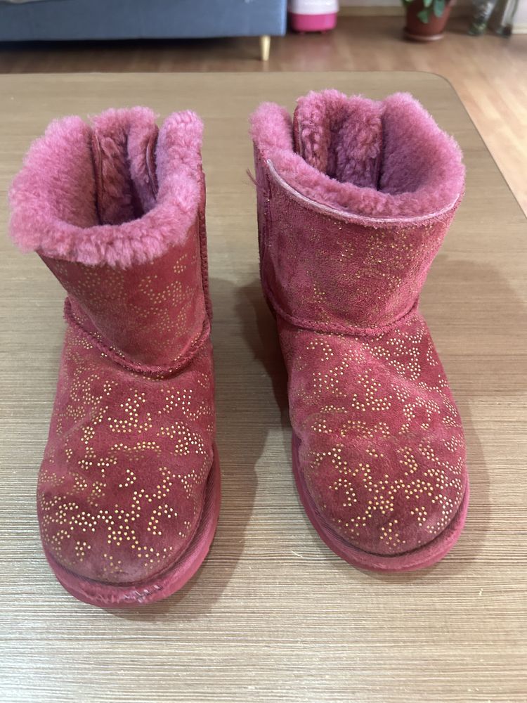 Vând cizme ugg originale fetițe