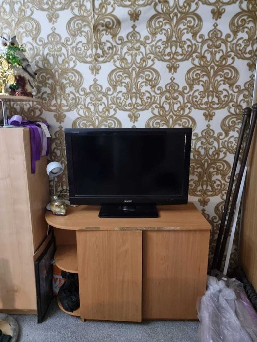 Продам  телевизо  стумбочкой  45 000.