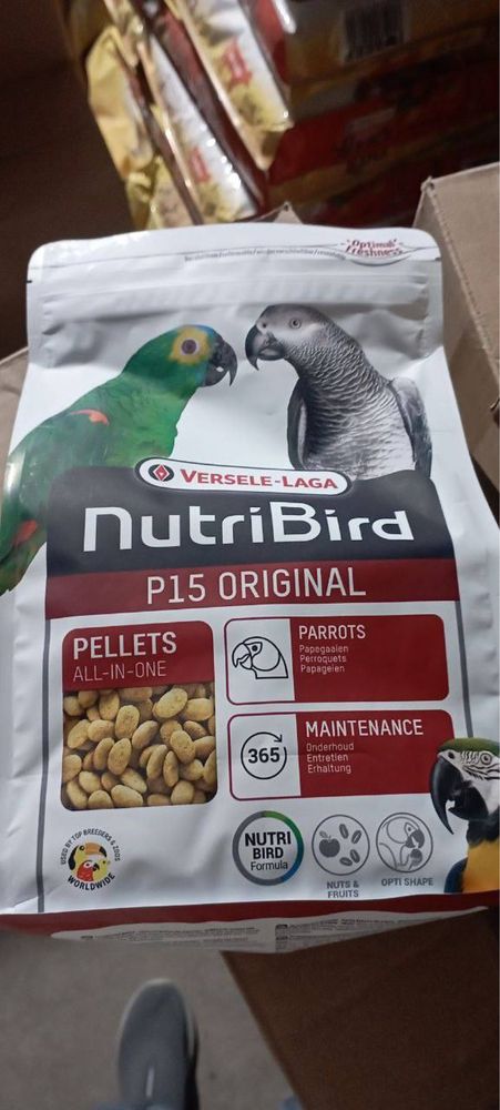 Комплексный корм и витамины для крупных попугаев